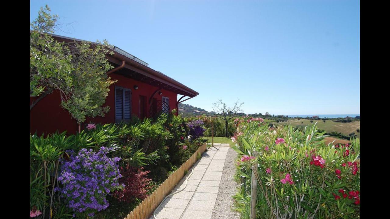 Country House Ciliegia Rossa Aparthotel Colonnella Exterior photo