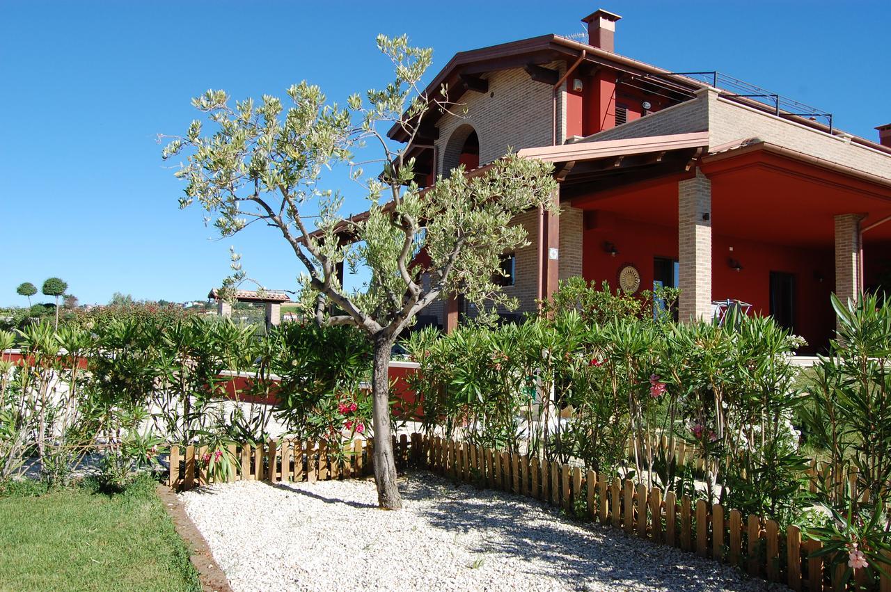 Country House Ciliegia Rossa Aparthotel Colonnella Exterior photo