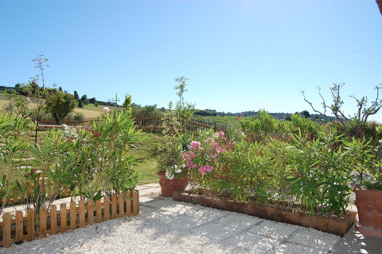 Country House Ciliegia Rossa Aparthotel Colonnella Exterior photo