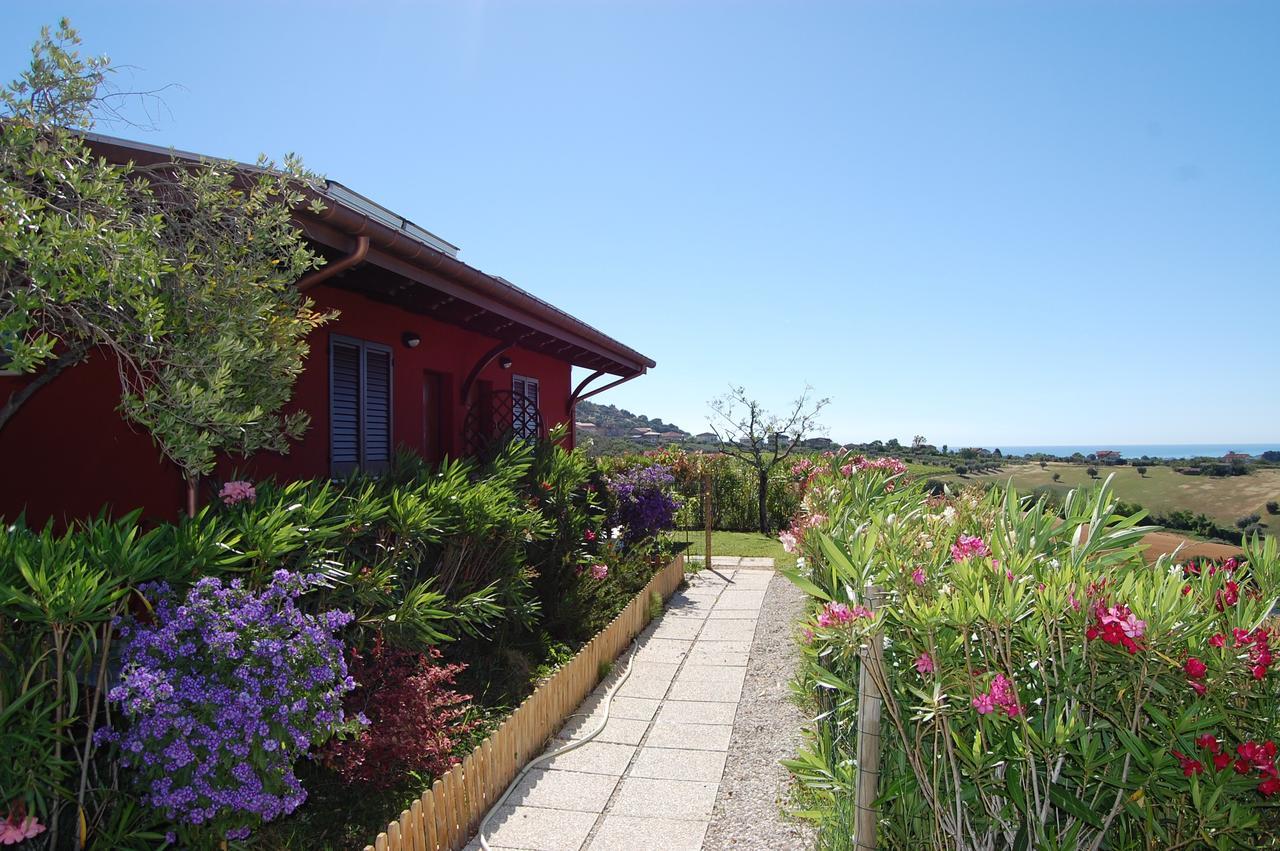 Country House Ciliegia Rossa Aparthotel Colonnella Exterior photo